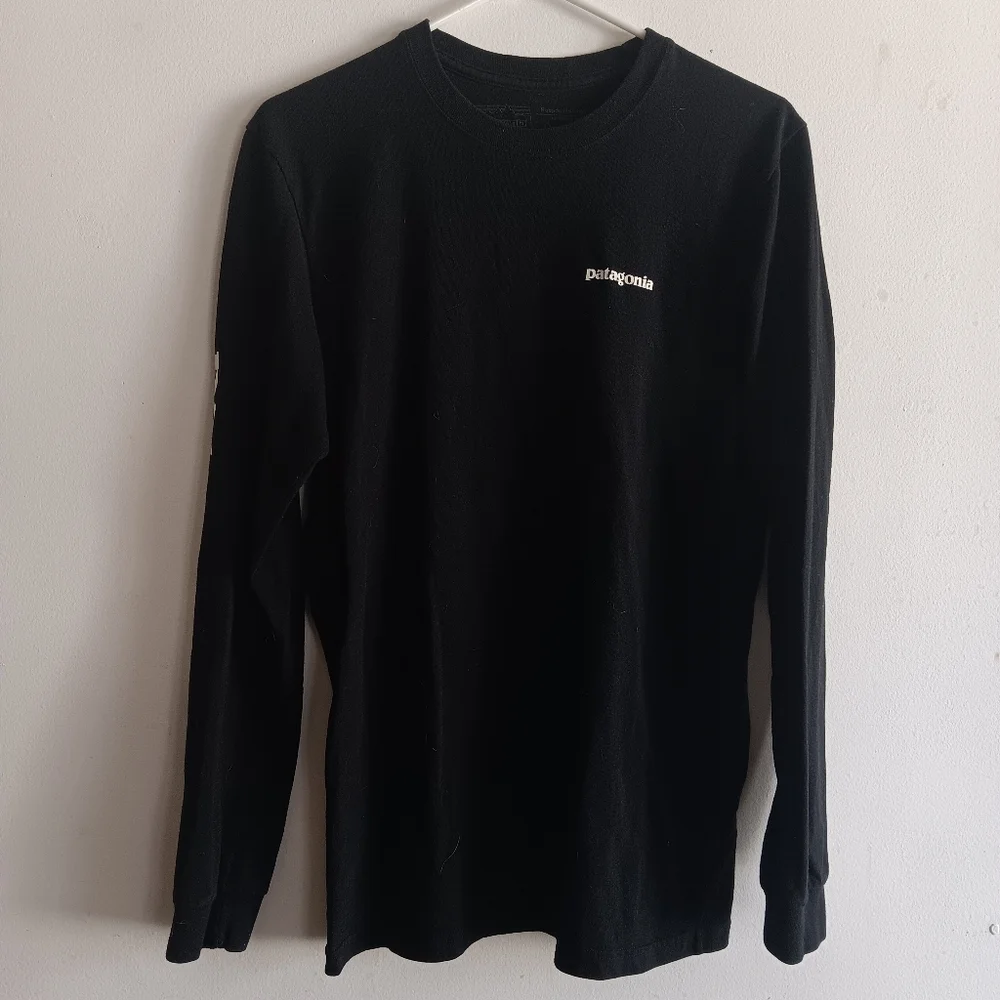 Patagonia‎ Black Spell Out Long Sleeve Crewneck Top Fall Base Layer Outdoor S